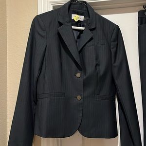 Like new, size 6, modern fit Calvin Klein 2-piece suit.